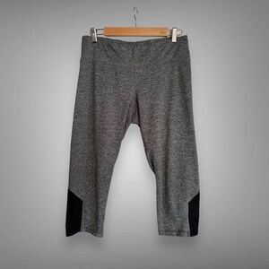 C9 By Chamiopn Size XL Cropped Leggings Heathered Gray & Black Perforated Insets